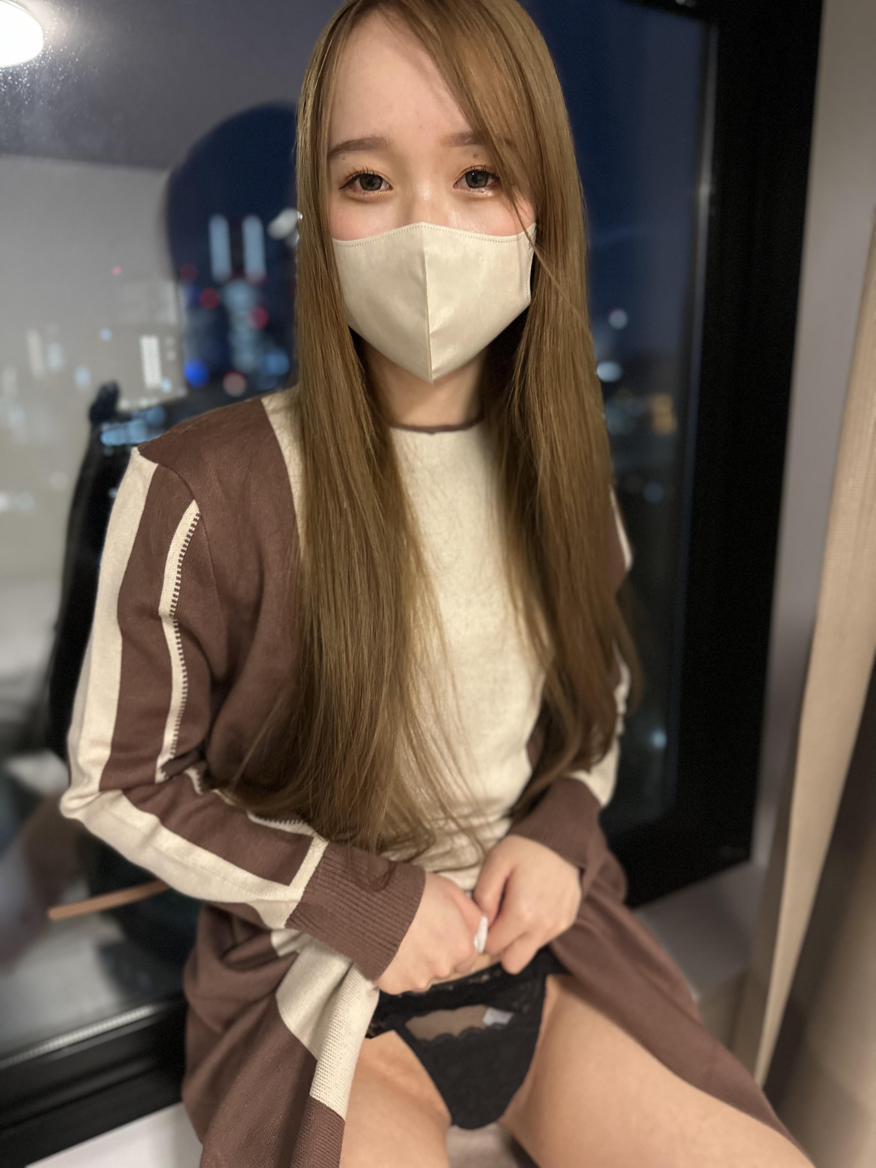 FC2-4411764 【処#女】 初撮り♡マスク剥ぎとりシレっと中出し♡『中には出さないからっ』は言葉だけ♡め